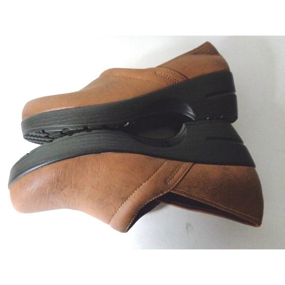 AXXIOM Marnie 10M Cognac Medium Brown Slip On Closed Heel Clogs Platform Shoes - Picture 7 of 8